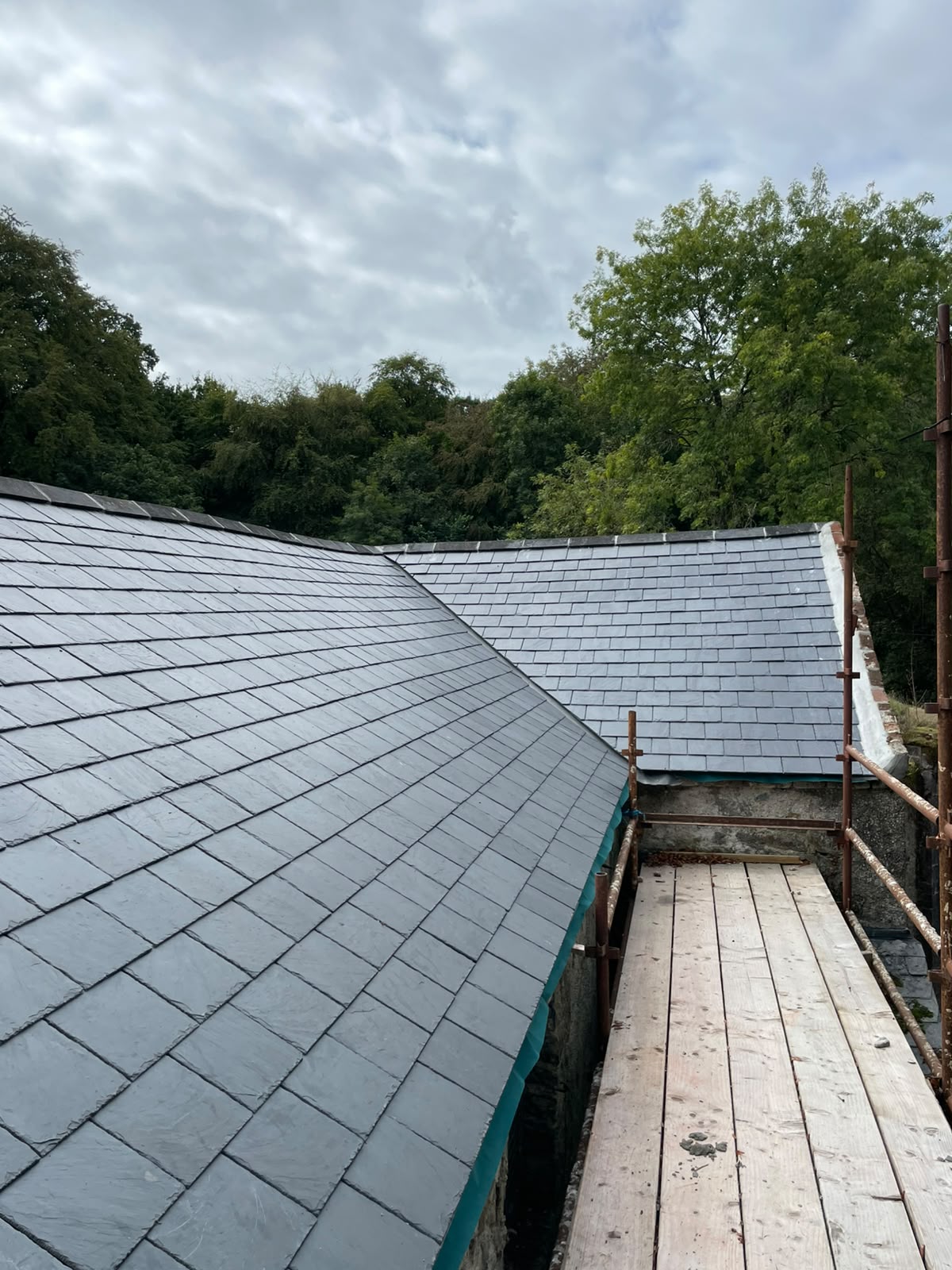 Slate roof hip and valley junction by Stonevale Construction